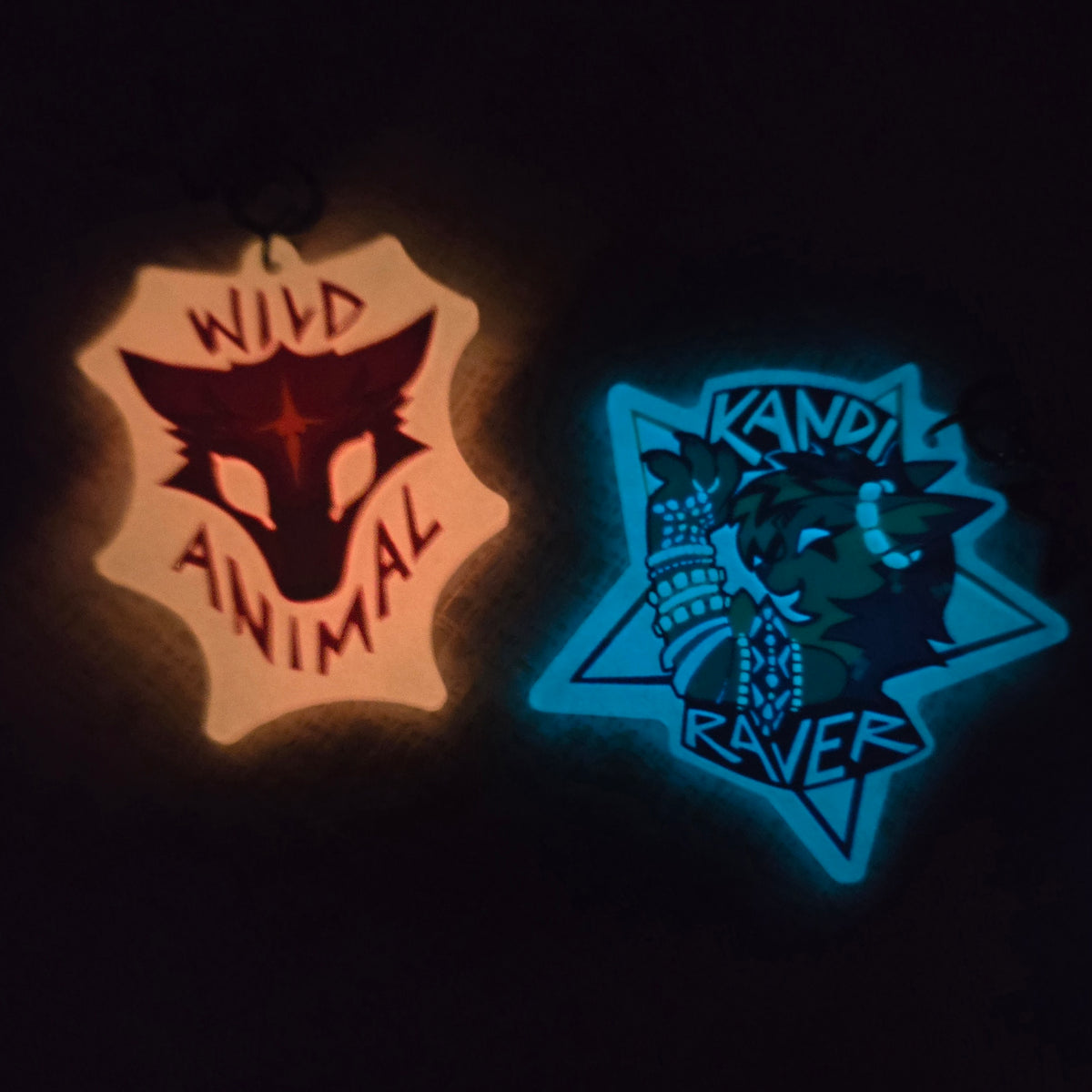 WILD ANIMAL GLOW-IN-DARK KEYCHAIN